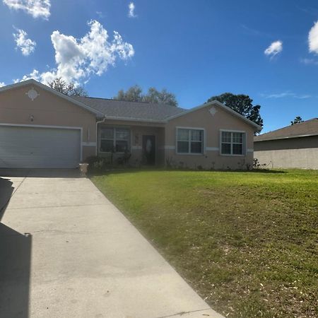 Quiet Room In A Family Home Lehigh Acres Exterior foto